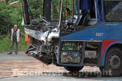 Lo scontro camion-autobus