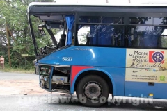 Lo scontro camion-autobus