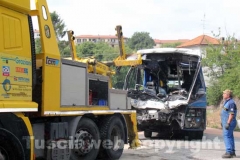 Lo scontro camion-autobus