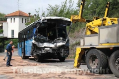 Lo scontro camion-autobus