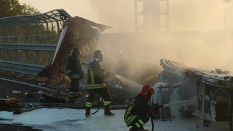 Viterbo – Superstrada – Camion esce di strada e va a fuoco