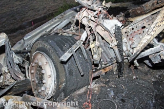 Viterbo – Superstrada – Camion esce di strada e va a fuoco