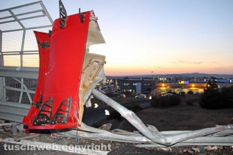 Viterbo – Superstrada – Camion esce di strada e va a fuoco
