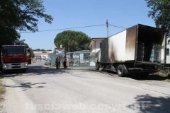Camion in fiamme sulla Superstrada
