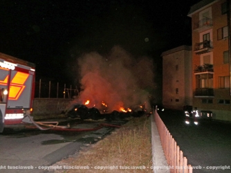 Camion in fiamme, vigili del fuoco al lavoro