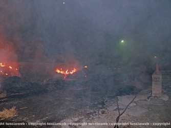 Camion in fiamme, vigili del fuoco al lavoro