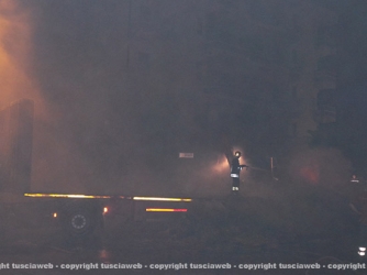 Camion in fiamme, vigili del fuoco al lavoro