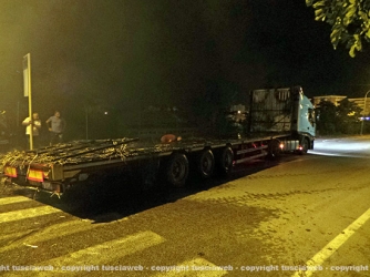 Camion in fiamme, vigili del fuoco al lavoro