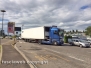 Camion in mezzo alla strada
