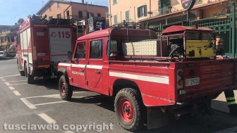 Tuscania – Camion perde acido nella rotatoria