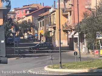Tuscania – Camion perde acido nella rotatoria