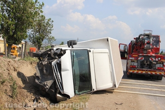 Camion si ribalta sulla Cassia nord