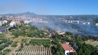 Campi in fiamme al Carmine