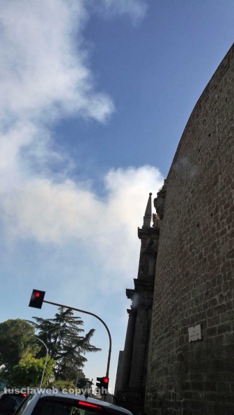 Campi in fiamme al Carmine