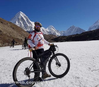 Il gruppo di Sisipuòfare al campo base dell'Everest