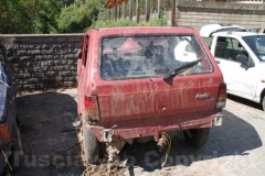 Le auto travolte dalla frana, ora in piazza Primo maggio