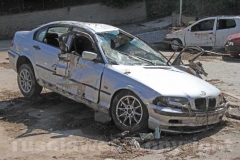 Le auto travolte dalla frana, ora in piazza Primo maggio