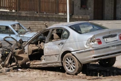 Le auto travolte dalla frana, ora in piazza Primo maggio
