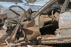 Le auto travolte dalla frana, ora in piazza Primo maggio