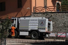 Le auto travolte dalla frana, ora in piazza Primo maggio