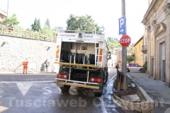 La protezione civile pulisce le strade di Canepina