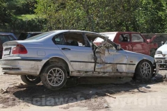 Le auto travolte dalla frana, ora in piazza Primo maggio