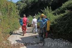 Il sopralluogo degli speleologi sotto la voragine di piazzale Sandro Pertini