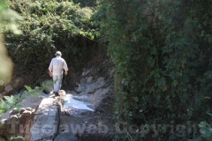Il sopralluogo degli speleologi sotto la voragine di piazzale Sandro Pertini