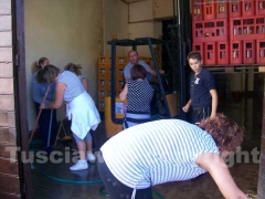 I canepinesi ripuliscono il paese