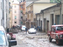 Le auto travolte del fango