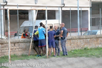Viterbo - Caos al Pilastro, intervento di carabinieri e polizia