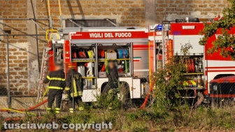 Viterbo - Incendio sulla Teverina