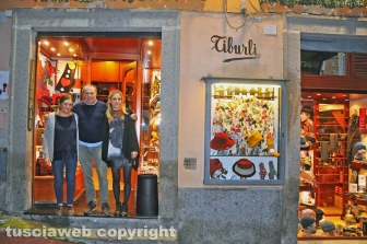 Viterbo - Botteghe storiche - Cappelleria Tiburli - Miriam Serio e Luciano e Alessia Manara