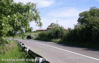 Montefiascone - Cappotta con l'auto, muore 40enne