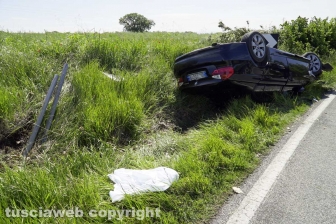 Montefiascone - Cappotta con l'auto, muore 40enne