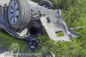 Montefiascone - Cappotta con l'auto, muore 40enne