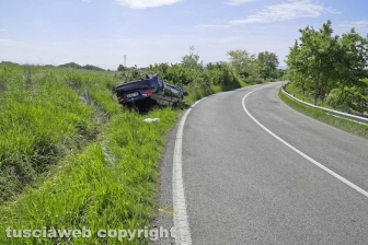 Montefiascone - Cappotta con l'auto, muore 40enne