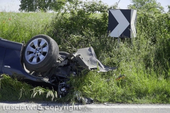 Montefiascone - Cappotta con l'auto, muore 40enne