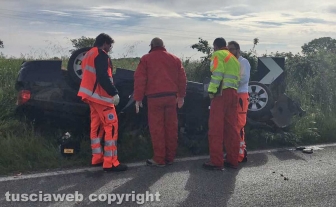 Montefiascone - Cappotta con l'auto, muore 40enne