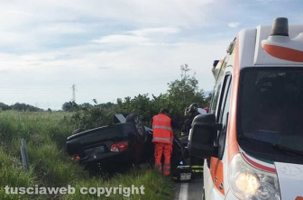 Montefiascone - Cappotta con l'auto, muore 40enne