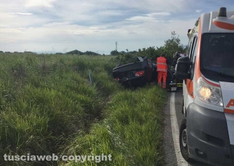 Montefiascone - Cappotta con l'auto, muore 40enne