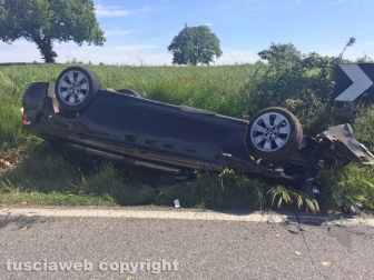 Montefiascone - Cappotta con l'auto, muore 40enne