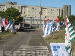Protesta davanti al carcere