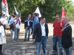 Protesta davanti al carcere