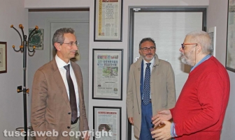 Il comandante della finanza Carlo Pasquali e il maresciallo Francesco Meloni nella redazione di Tusciaweb