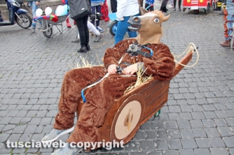 Carnevale, la corsa delle carriole