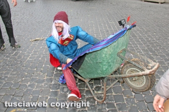 Carnevale, la corsa delle carriole