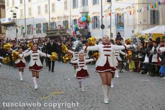 Ronciglione - Carnevale 2018 - L'attesa per carri e maschere