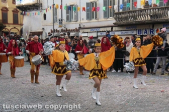 Ronciglione - Carnevale 2018 - L'attesa per carri e maschere