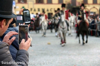 Ronciglione - Carnevale 2018 - L'attesa per carri e maschere